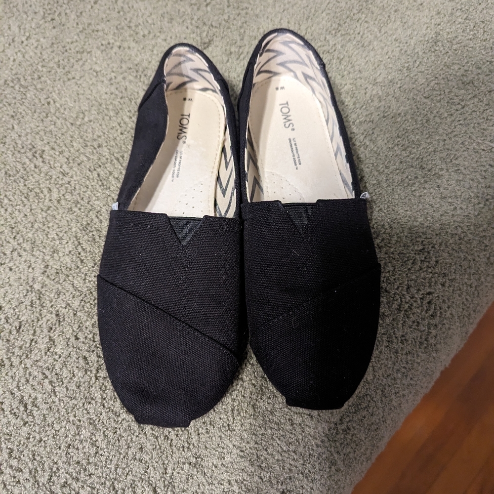 NWOT Women's Toms size 8